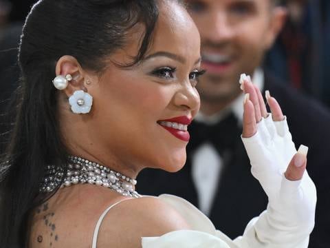Rihanna deja el cargo de CEO de su empresa Savage X Fenty y asume un nuevo rol