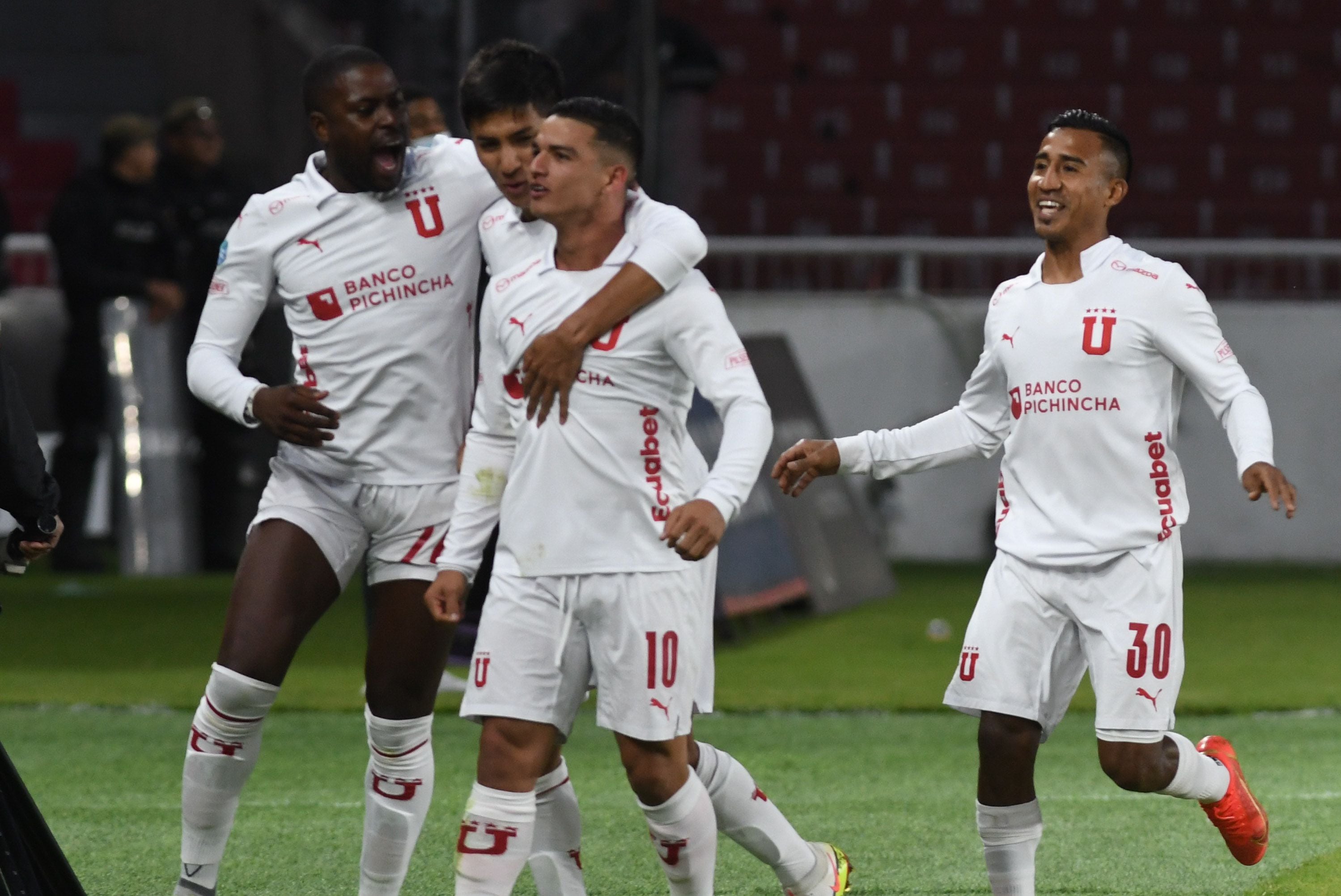 Liga de Quito opaca a Emelec y celebra: 2-0