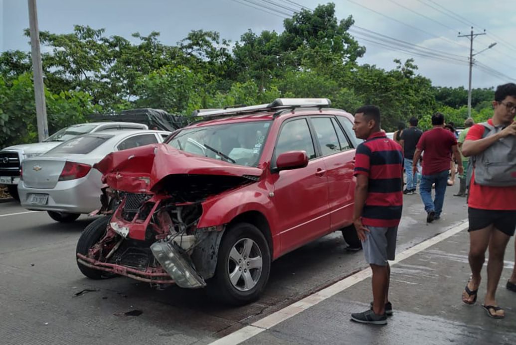 Un muerto y cinco heridos tras choque múltiple en la vía El Carmen-Chone, en Manabí 