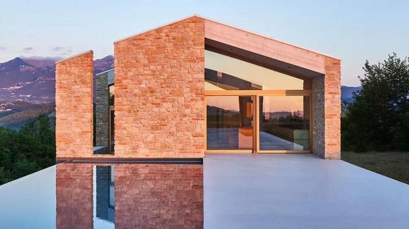 DAN GLASSER

Casa Ward en Italia ha sido diseñada para resistir temblores de tierra por Carl Fredrik Svenstedt Architecture.