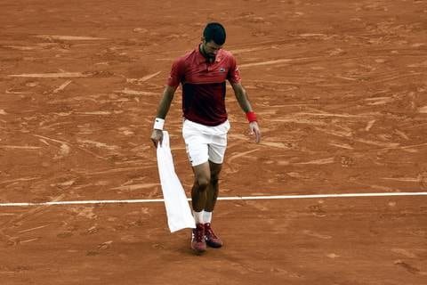 Lesión en rodilla deja fuera de Roland Garros al vigente campeón Novak Djokovic 