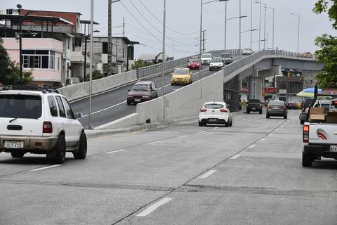 Paso elevado de la av. 25 de Julio registra 990.000 movilizaciones vehiculares en el primer mes abierto