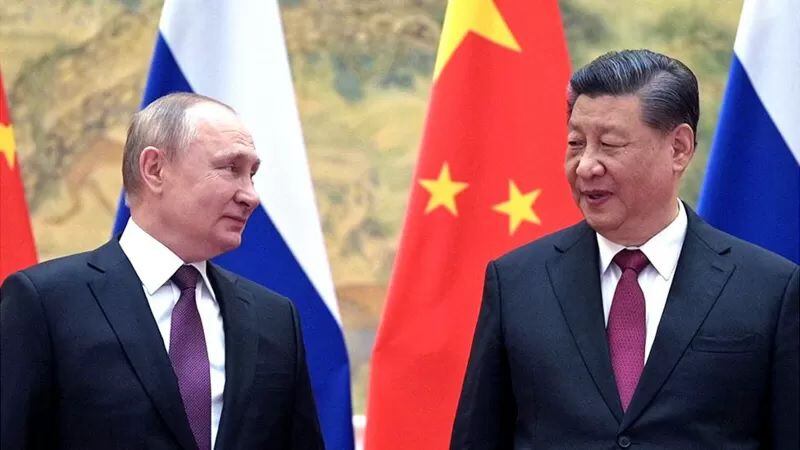 Vladimir Putin y el líder chino Xi Jinping se reúnen en Pekín, febrero de 2022. GETTY IMAGES