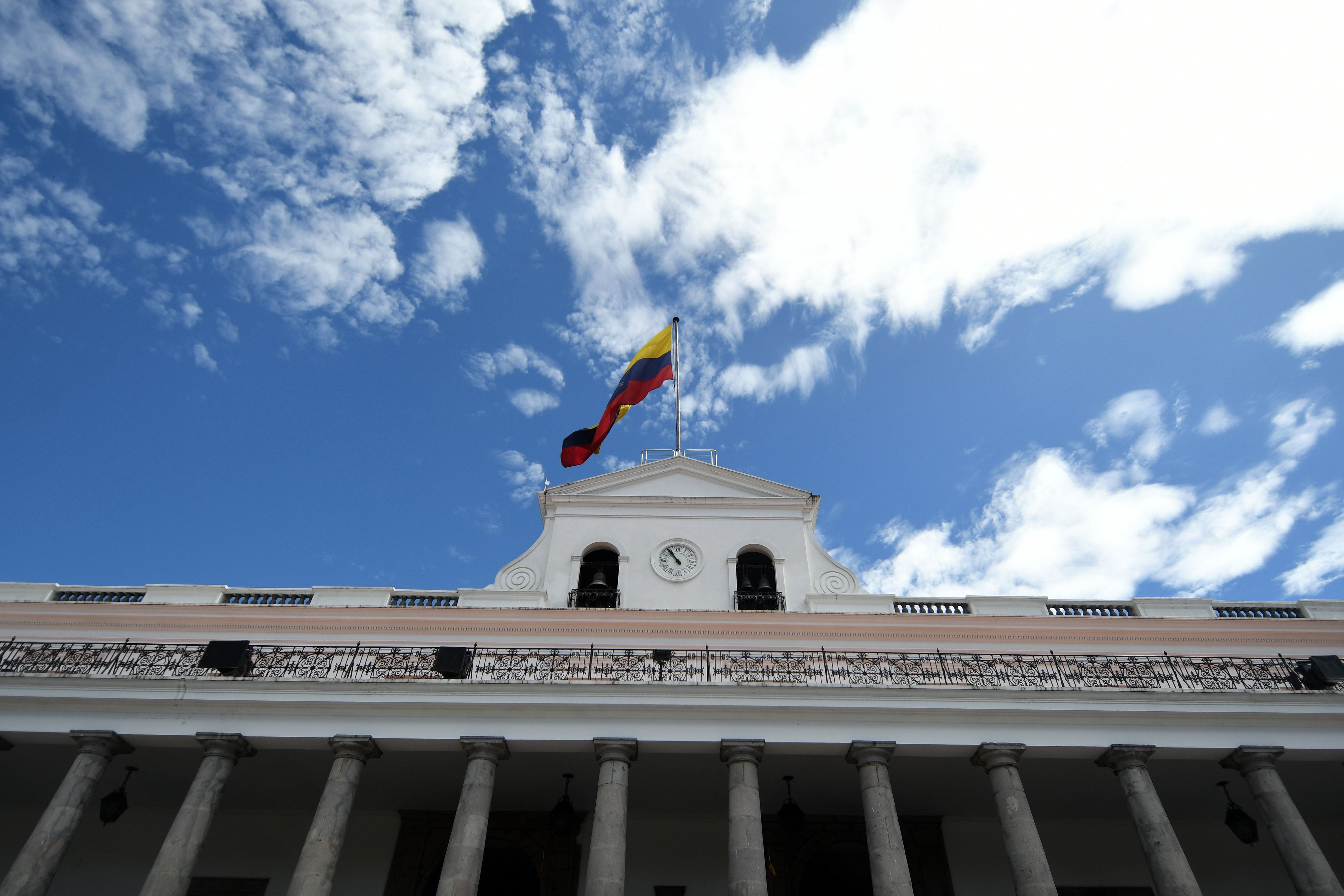 Inestabilidad en Ecuador deja resultados repetidos a lo largo de su historia: déficit, más deuda y no pago de obligaciones
