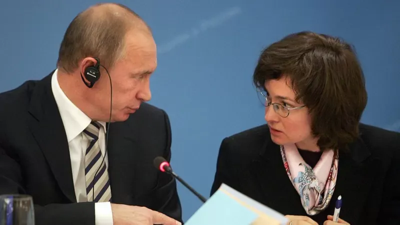 GETTY IMAGES Elvira Nabiullina fue asesora económica de Vladimir Putin antes de llegar a la presidencia del Banco Central de Rusia.