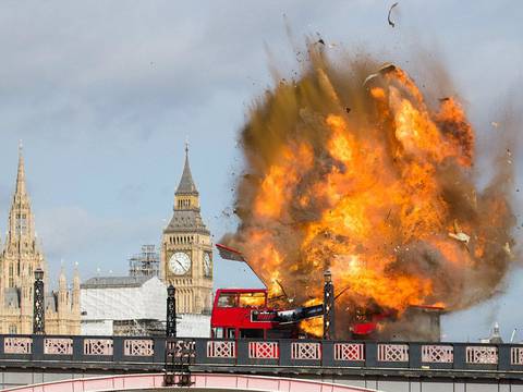 Pánico en Londres por explosión de bus para película de Jackie Chan