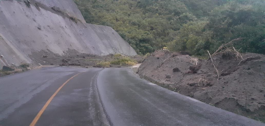 Fuertes lluvias obligan al cierre anticipado de las vías Alóag-Santo Domingo y Calacalí-Río Blanco