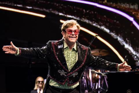 Elton John se despide esta noche de los escenarios con un último concierto en Suecia