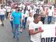 “¡Basta de secuestros!, ¡No al terrorismo!”, pedido de comerciantes de la calle Ayacucho durante marcha en Guayaquil
