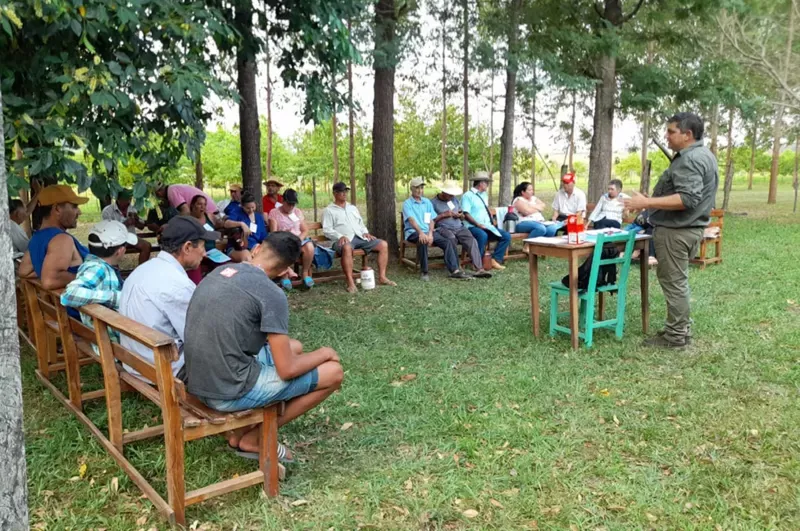Asamblea de una Junta de Saneamiento en Paraguay. SENASA