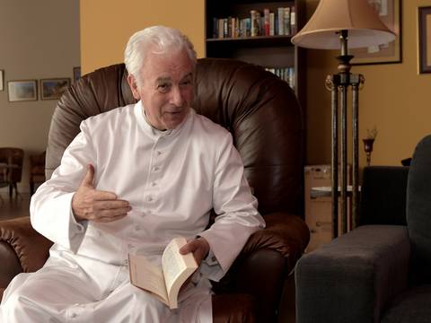 Monseñor Antonio Arregui habla en libro