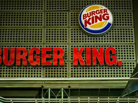 Empleado de Burger King que recibió una entrada al cine de regalo por 27 años de trabajo sin faltar un solo día, ha recibido donaciones por $ 200 mil