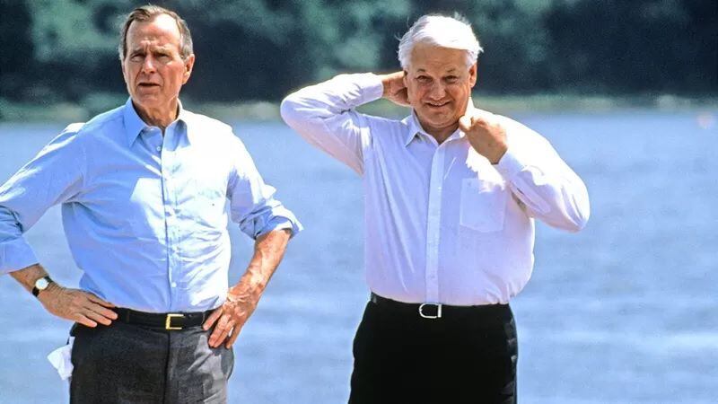 El presidente estadounidense George HW Bush con Boris Yeltsin en Maryland, 1992. GETTY IMAGES