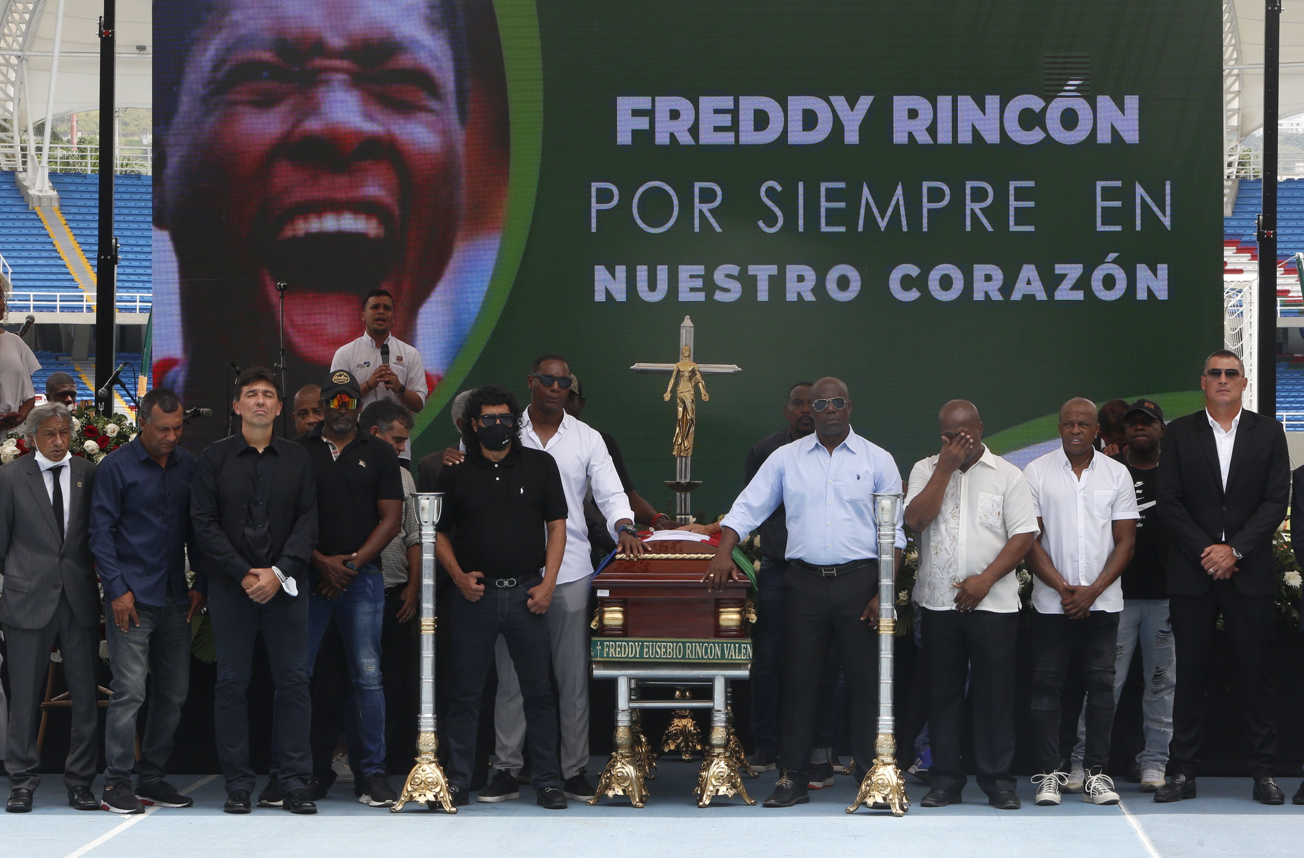 Freddy Rincón transformó la “humildad en grandeza”: así despiden los hinchas a uno de los ídolo de la selección de Colombia en Cali