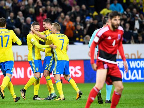 Suecia golea 8-0 a Luxemburgo y queda a la espera del resultado de Francia
