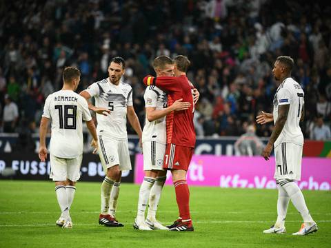 Löw justifica por qué siguen jugando Neuer, Hummels, Boateng o Müller