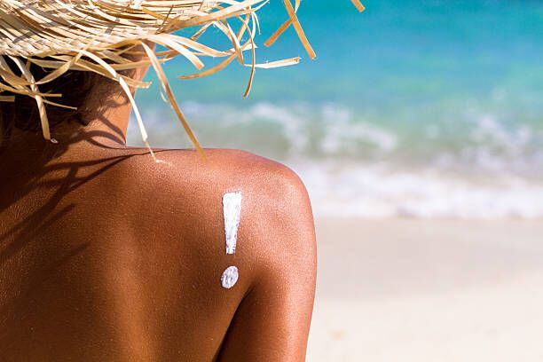 No debes exponerte más de una hora al sol porque estos productos caseros no impedirán las quemaduras en tu piel.