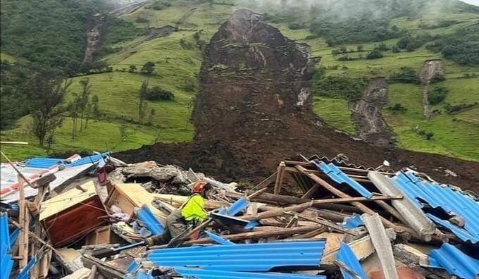 Deslave en Girón provoca el colapso de tres casas