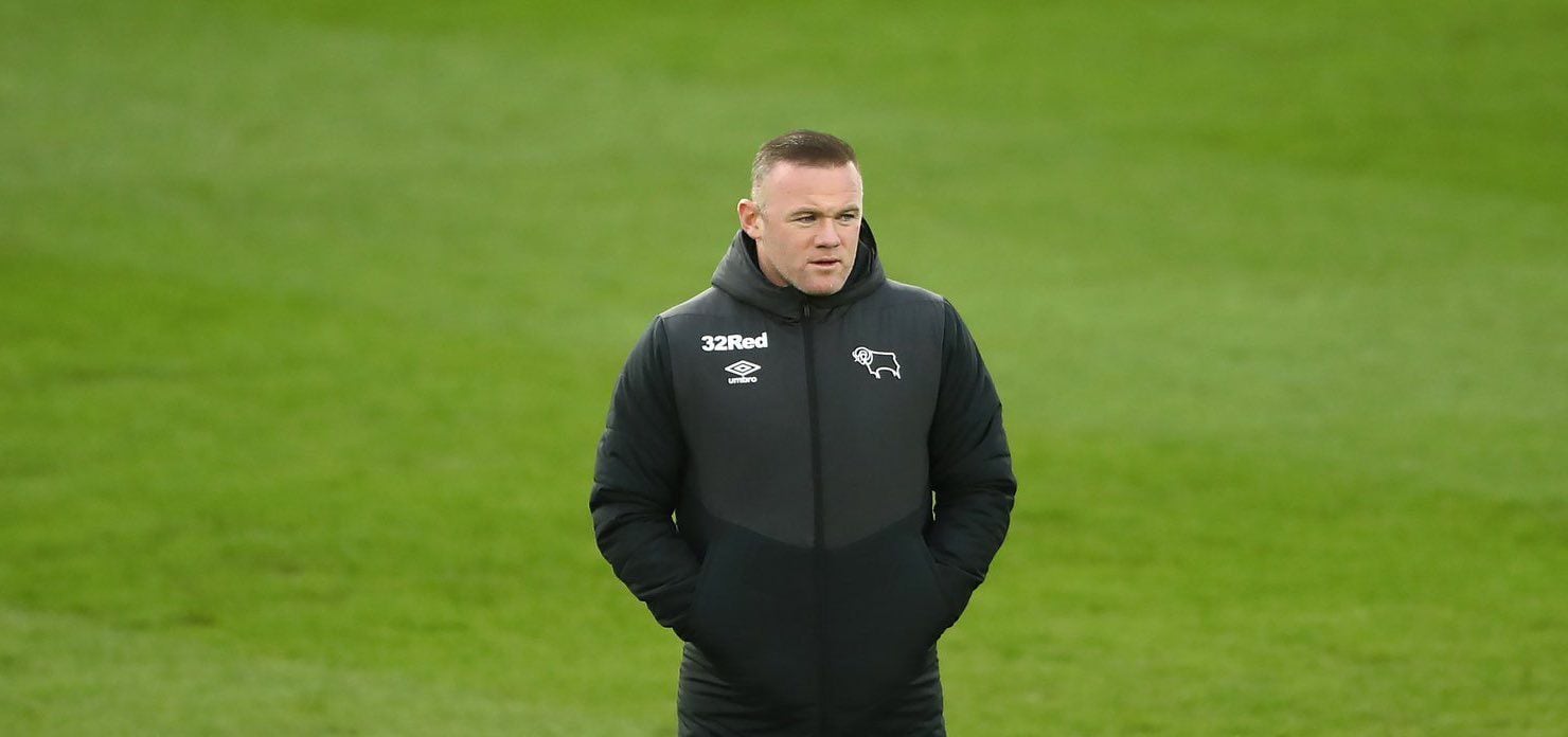 Problemas económicos obligan a Wayne Rooney a pedir su salida como DT del Derby County  