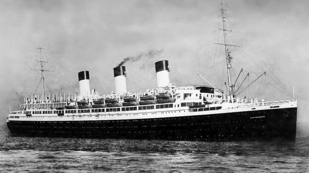El SS Cap Arcona pasó de ser uno de los transatlánticos más lujosos del mundo a convertirse en utilería de una película de propaganda nazi. GETTY IMAGES