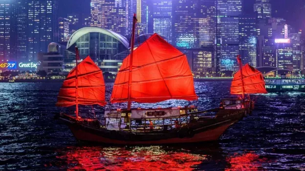A medida que Hong Kong se abre, más turistas podrán volver a ver el famoso puerto Victoria de Hong Kong.
