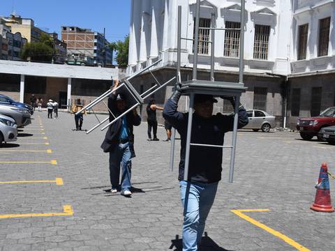 Dos amenazas de bomba fueron descartadas en recintos electorales de Quito durante inicio de jornada de elecciones presidenciales