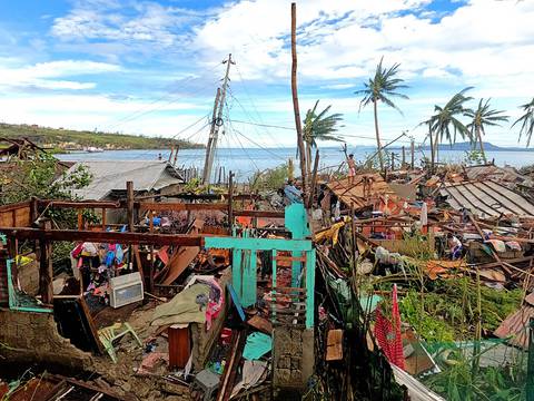 Tifón Rai ha dejado al menos 31 muertos y más de 328.000 desplazados en Filipinas