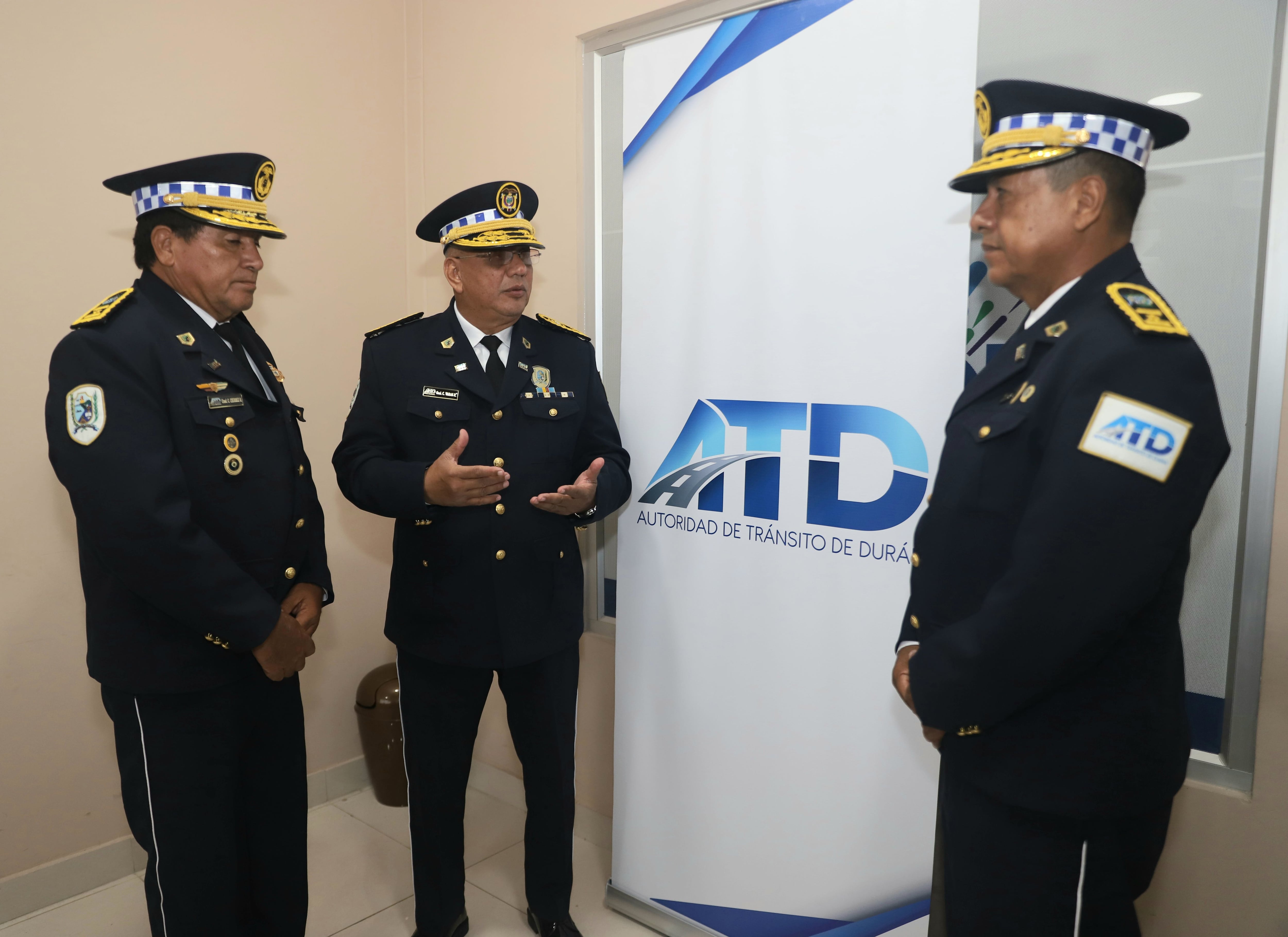 Tres oficiales que se formaron en la Comisión de Tránsito y pasaron por la ATM de Guayaquil dirigen vialidad en Durán