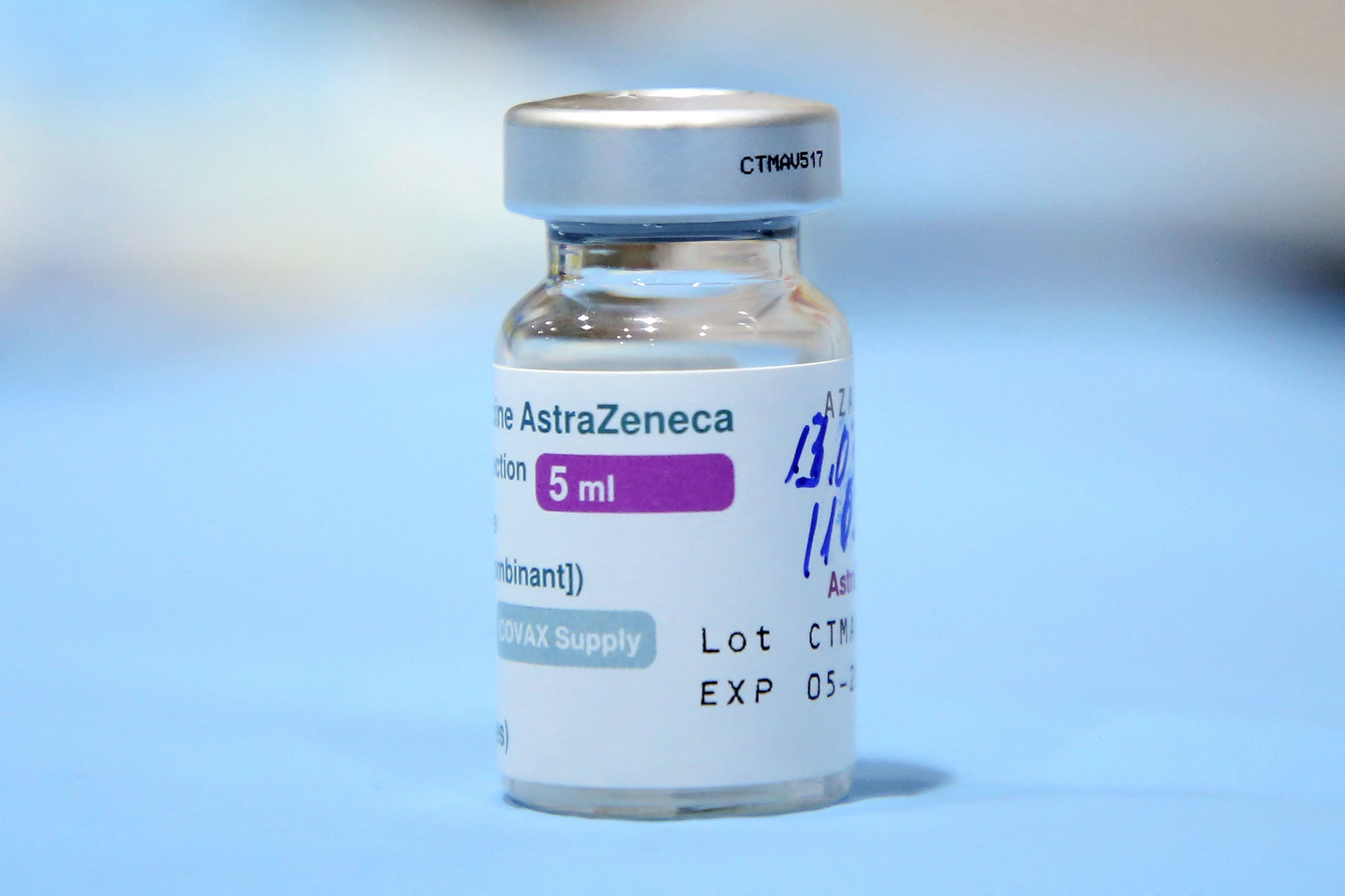 España investiga la muerte de una profesora que recibió vacuna de AstraZeneca