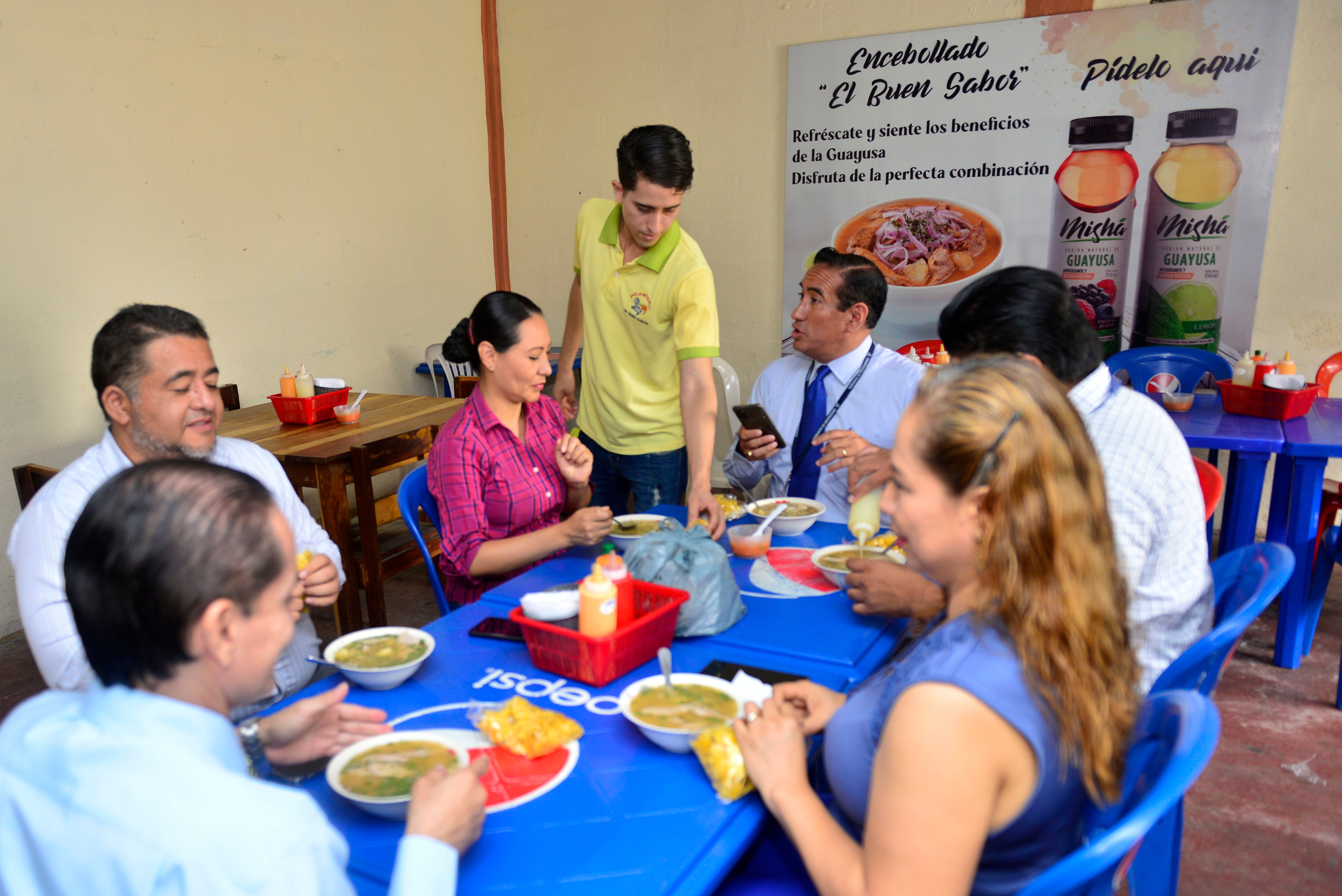 El encebollado y el cebiche, los más vendidos en Guayaquil en el debut mundialista; negocios aumentaron ventas de esos platos en un 40 %