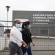 Malos olores y demora en entrega de cadáveres: los efectos del daño en dos contenedores en la morgue de Guayaquil