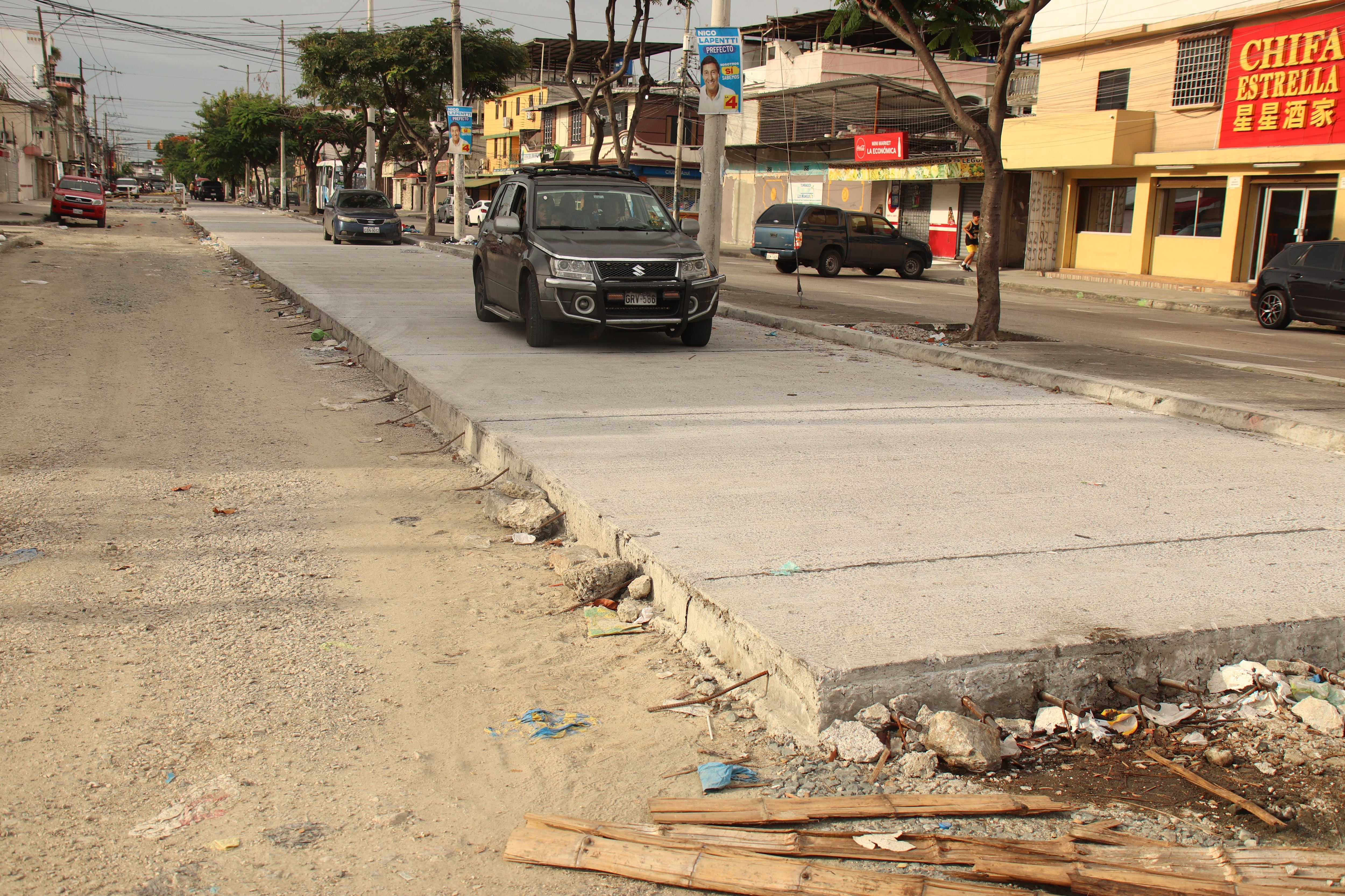 Complicaciones en el tránsito y afectación en negocios: los efectos de reconstrucción de la avenida Cayetano Tarruel, en el sur de Guayaquil 