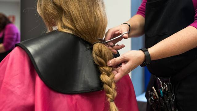 Cortes de cabello para personas con cara redonda que rejuvenecen a los 50 años