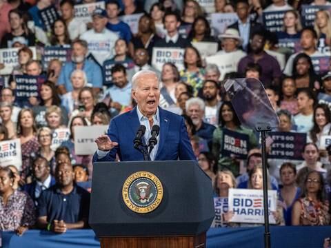 Familia de Joe Biden lo anima a seguir en carrera presidencial, demócratas mantienen “conversaciones serias” sobre su futuro