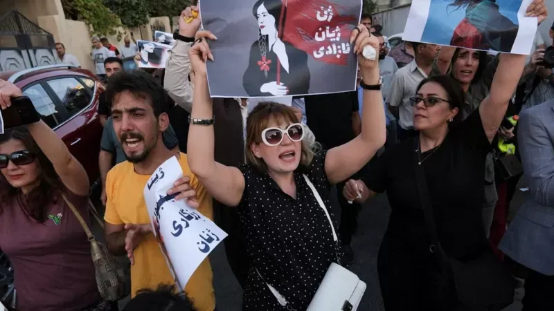 Los habitantes del Kurdistán iraquí se ha solidarizado con las protestas en Irán, provocadas por la muerte de Mahsa Amini. Foto: Reuters
