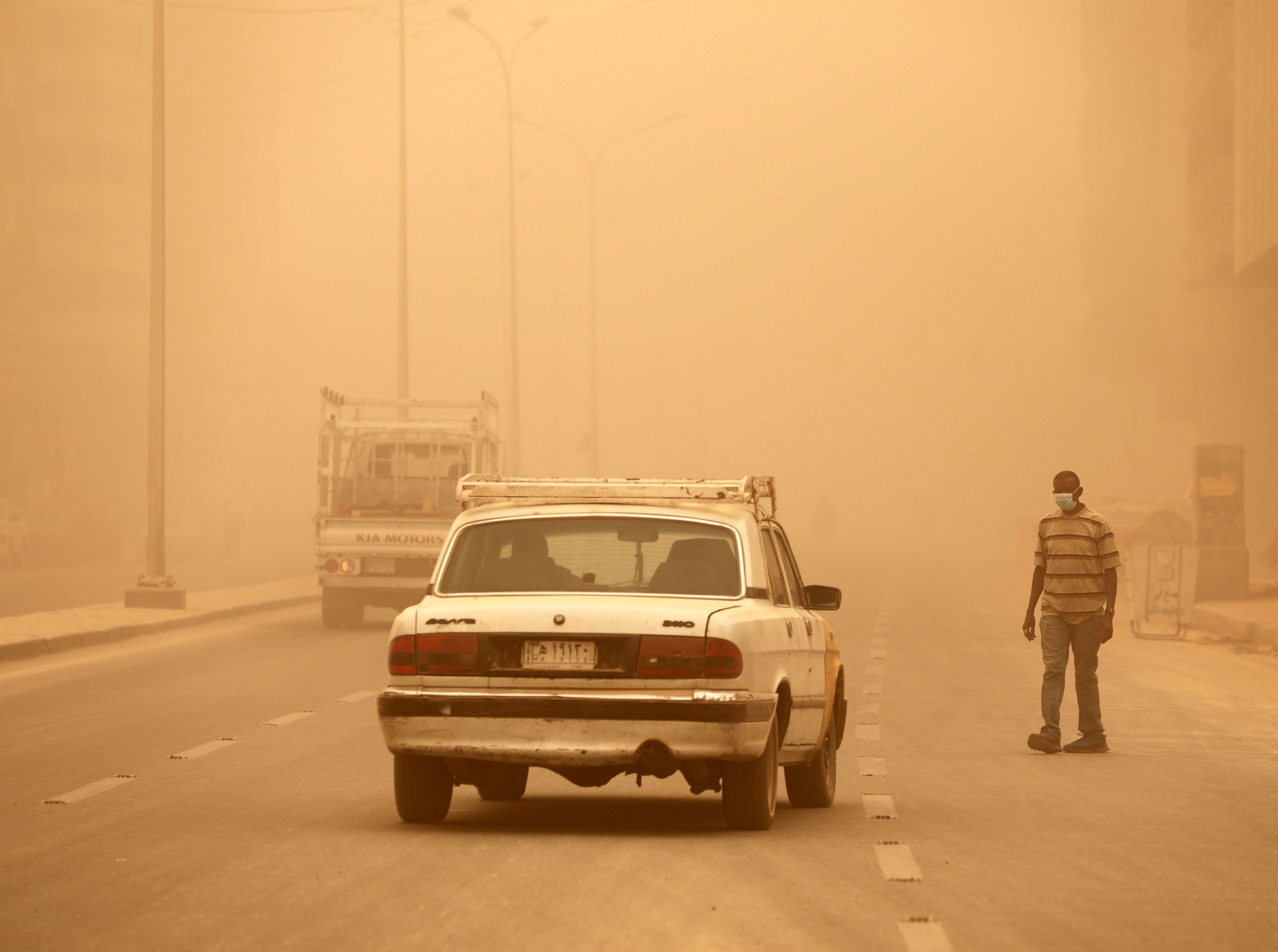 Calle de Bagdad durante la tormenta. EFE/EPA/AHMED JALIL 