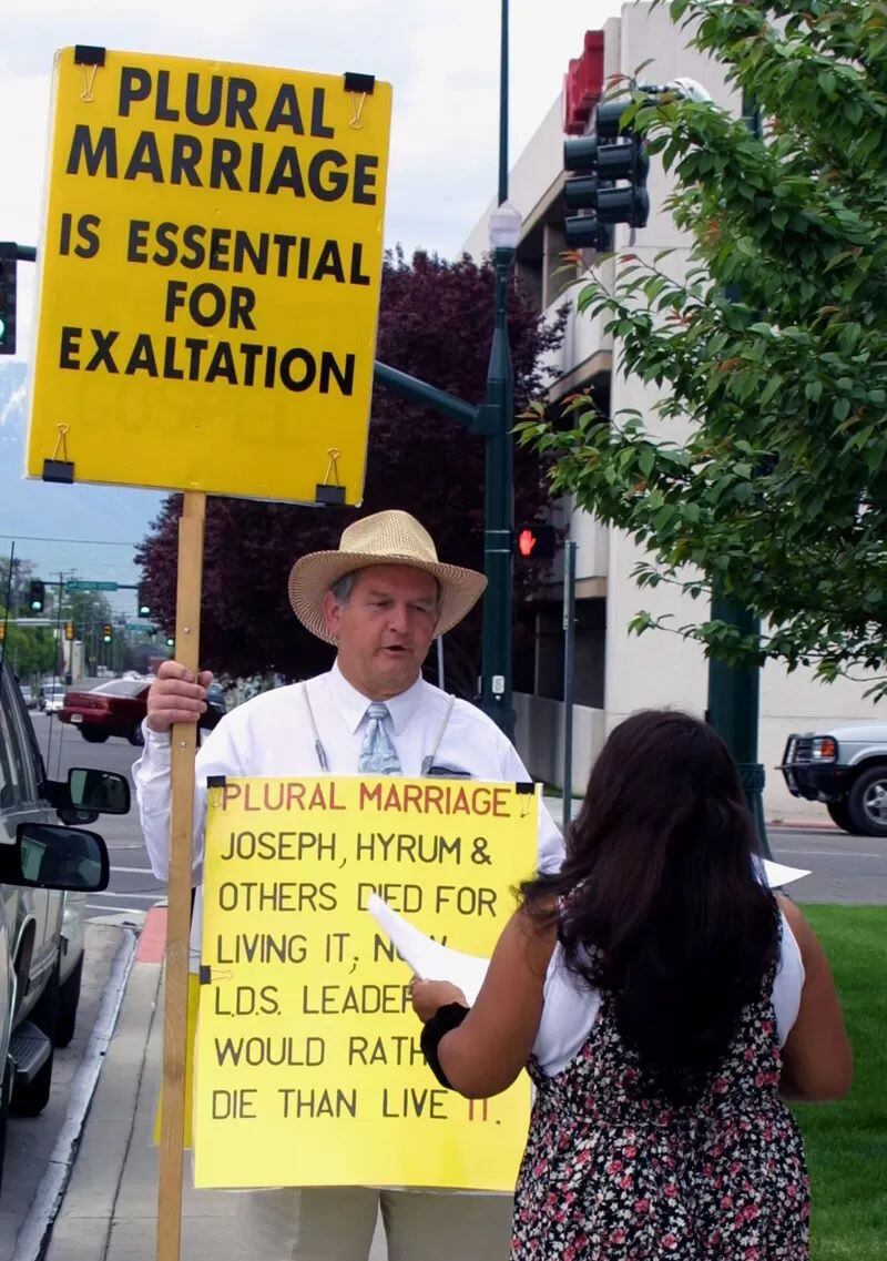 Cuando Tom Green fue llevado a juicio, manifestantes a favor de la poligamia salieron a las calles de Salt Lake City. GETTY IMAGES