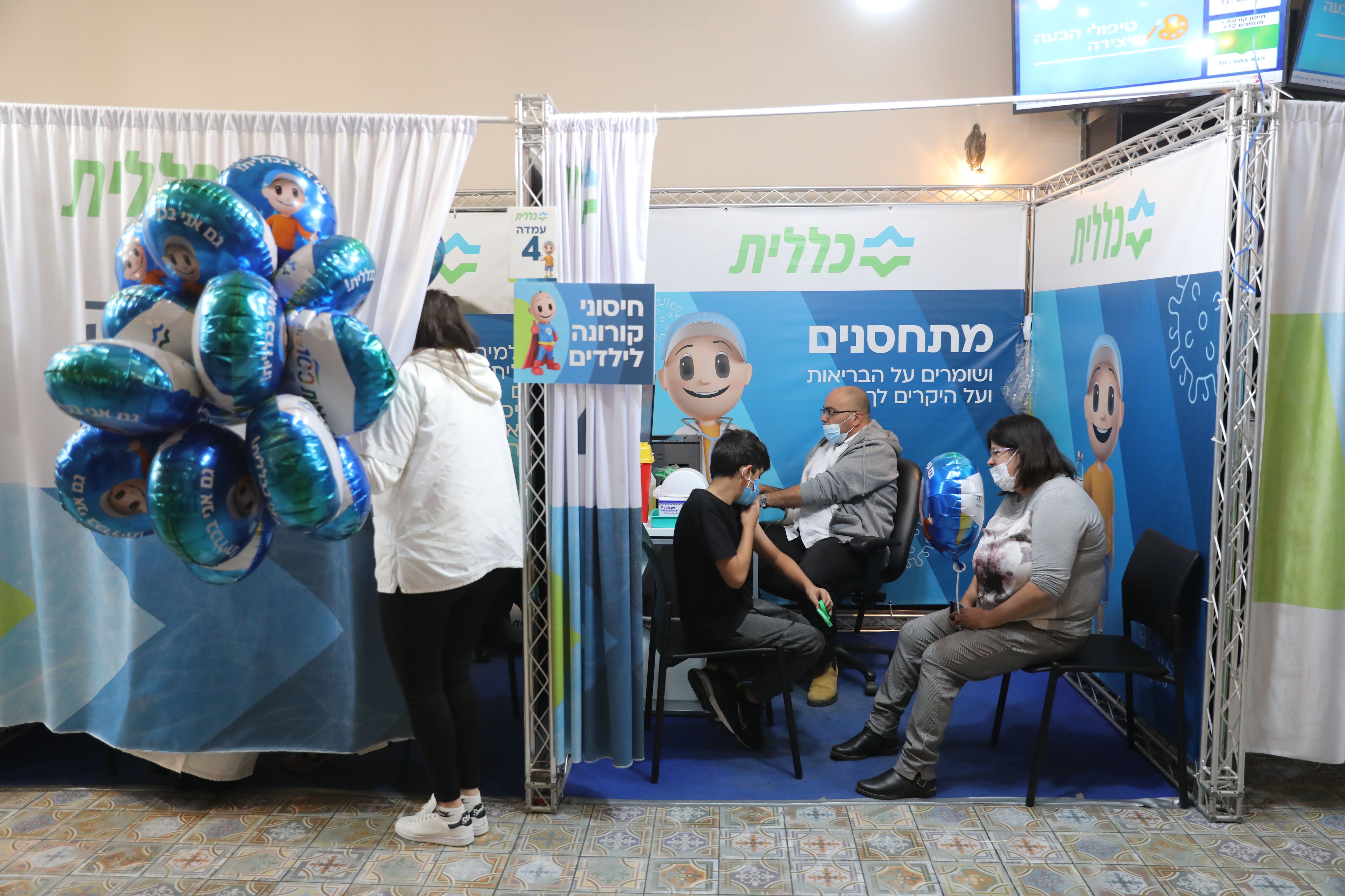 En Israel, los mayores de 60 años y personal de salud recibirán cuarta dosis de vacuna contra el COVID-19