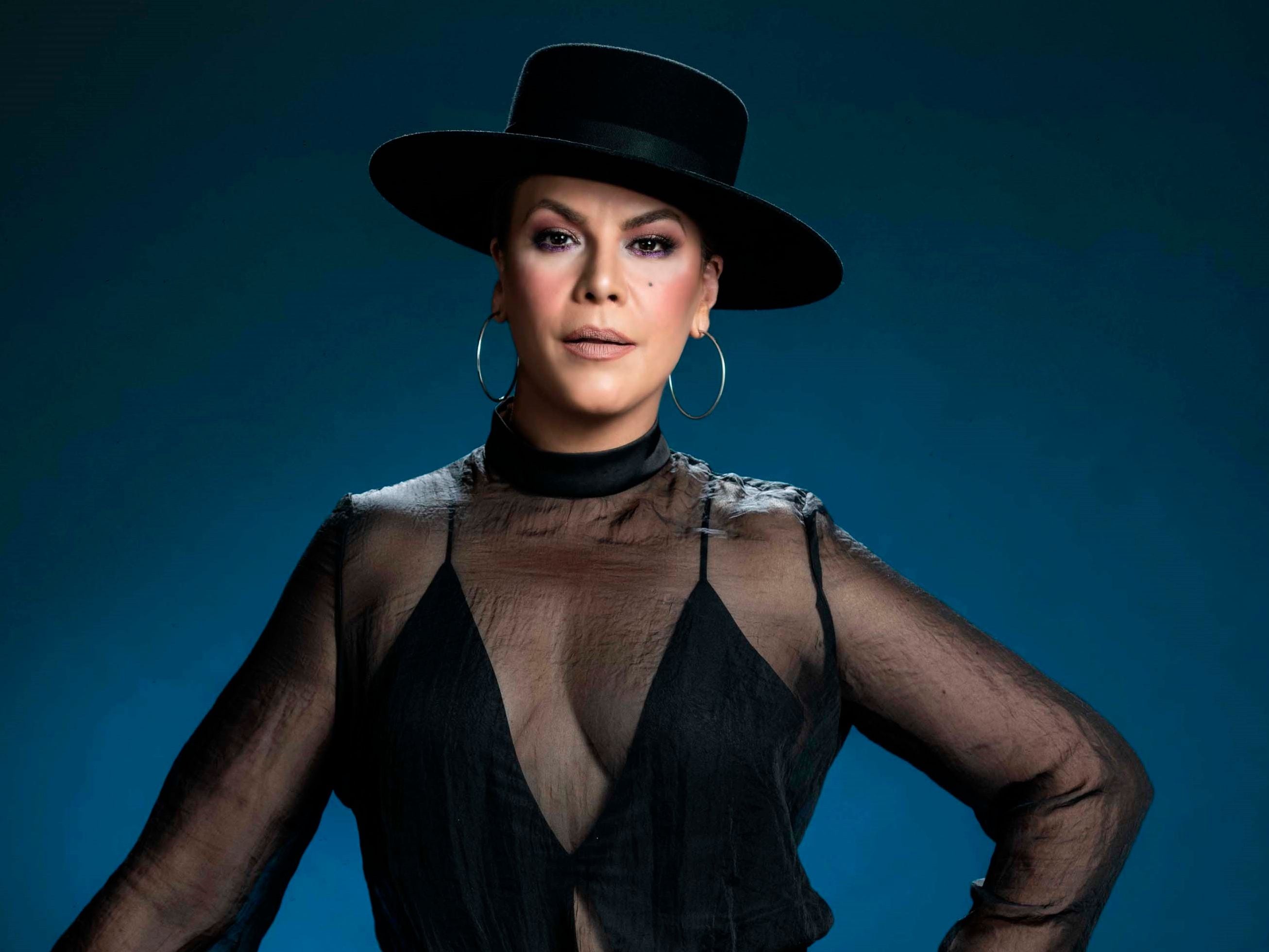 La artista Olga Tañón confiesa que prefiere ‘ser la otra’ y que le gusta la ‘brujería con chili’