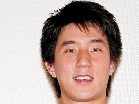 Jackie Chan avergonzado por cargos contra su hijo