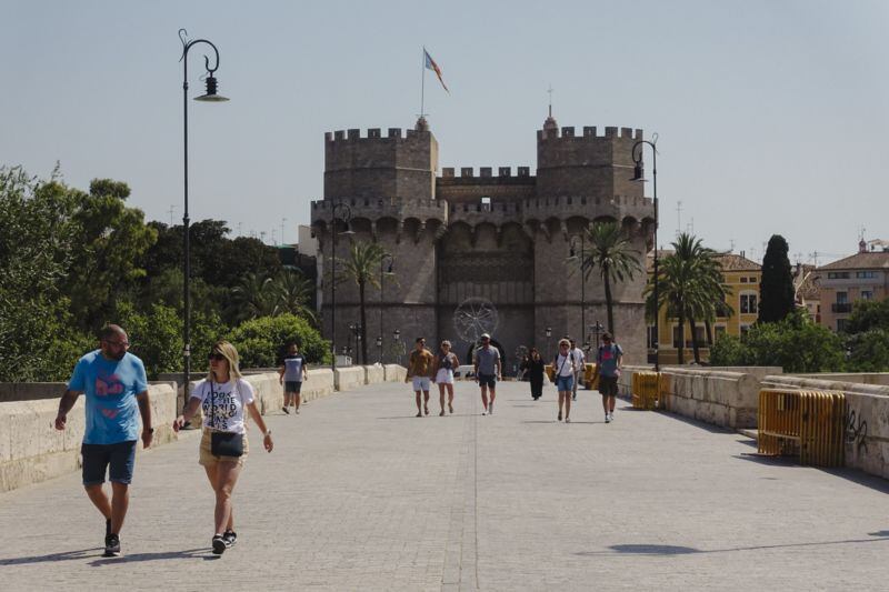 Ciudades como Valencia y Málaga tienen más de 300 días de sol al año y una temperatura media de 18ºC.