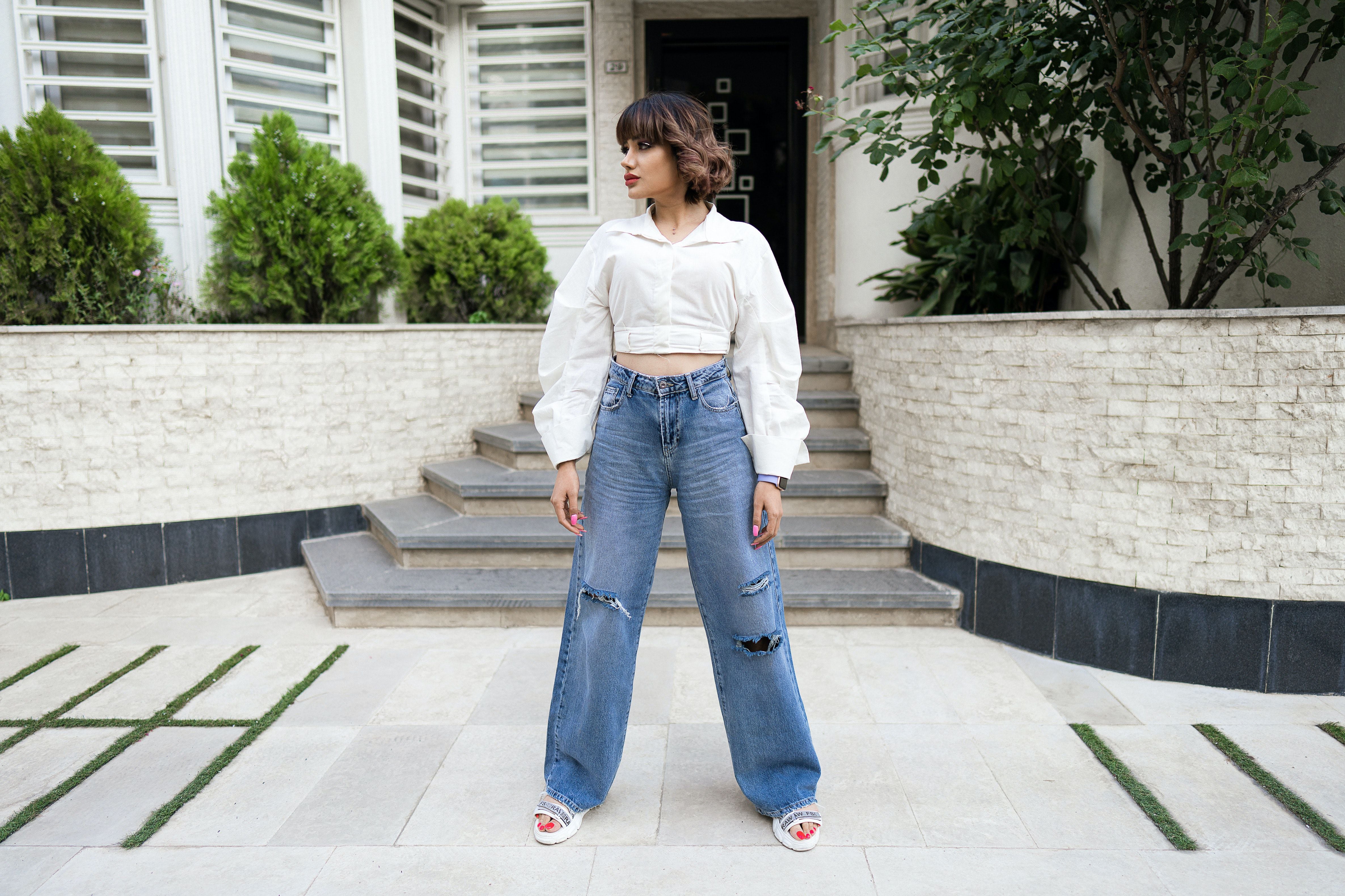 Jeans en tendencia de Primavera-Verano 2023 para lucir con blusas