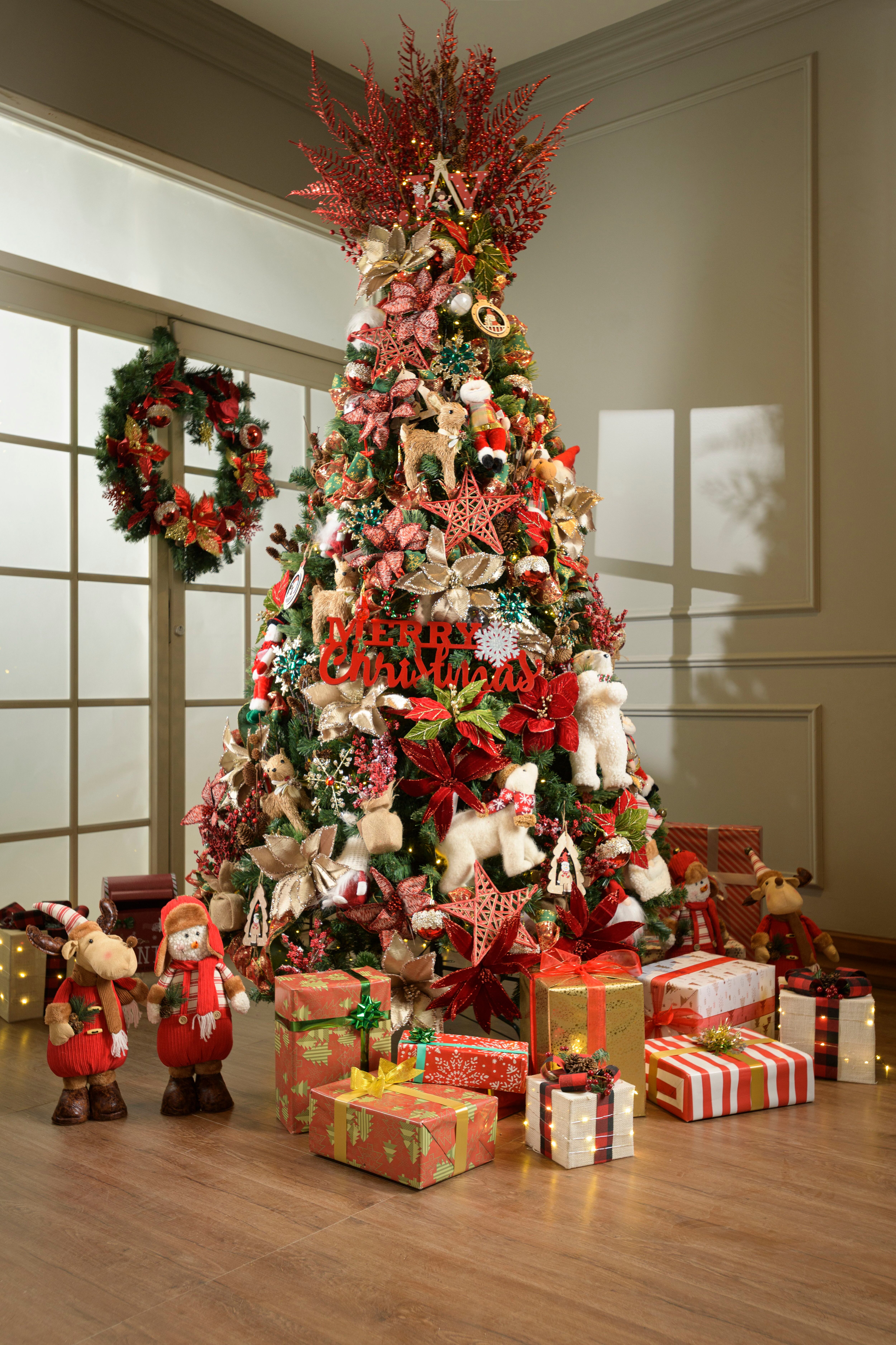 Reviva la nostalgia de la Navidad con una decoración clásica y acogedora.