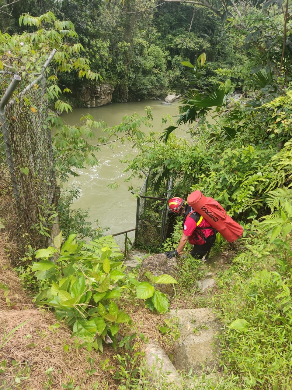 Localizan cuerpo de mujer que cayó en moto al río Lita, en el límite entre Imbabura y Esmeraldas