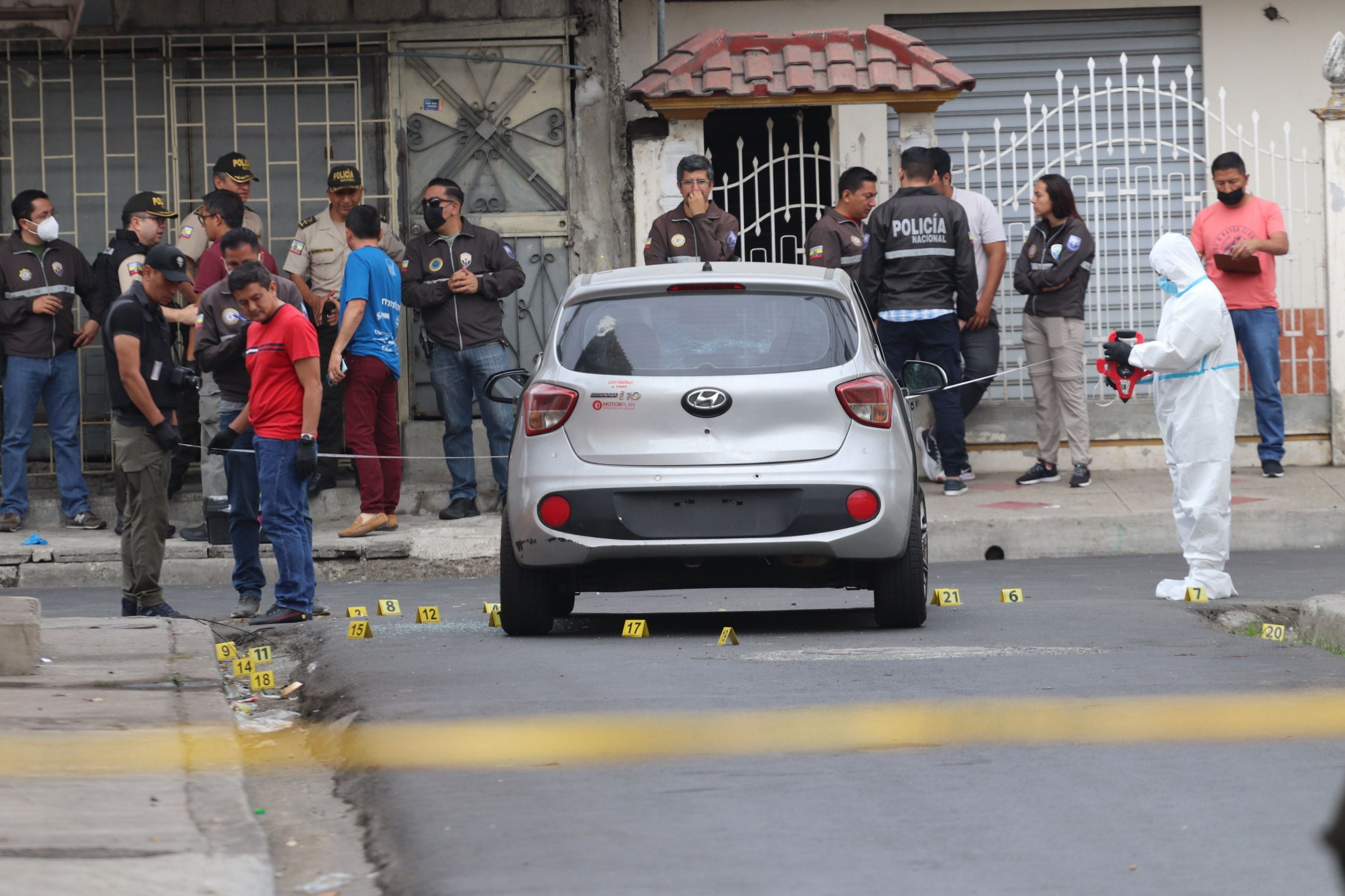 Un policía fue asesinado con 40 tiros en el Guasmo al terminar su guardia 