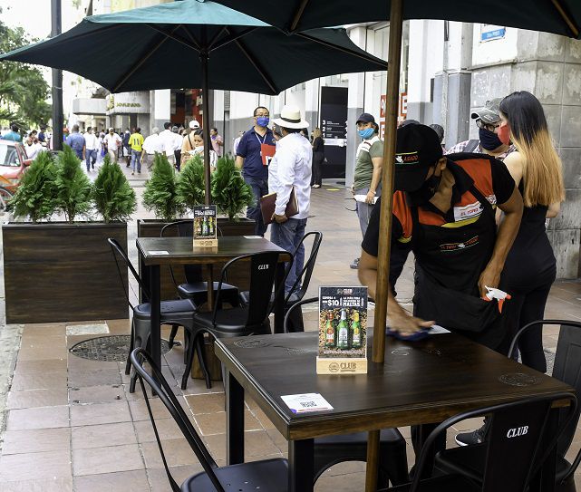Dueños de restaurantes y hoteleros están optimistas con flexibilización de restricciones en Guayaquil  