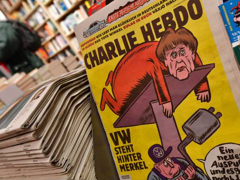 Angela Merkel y Volkswagen en portada de Charlie Hebdo alemán