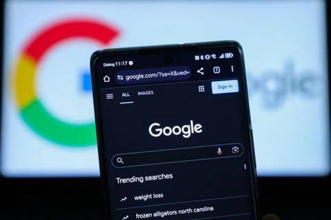 Cómo el nuevo algoritmo de Google y la IA están transformando los resultados de nuestras búsquedas (y quién sale perdiendo)