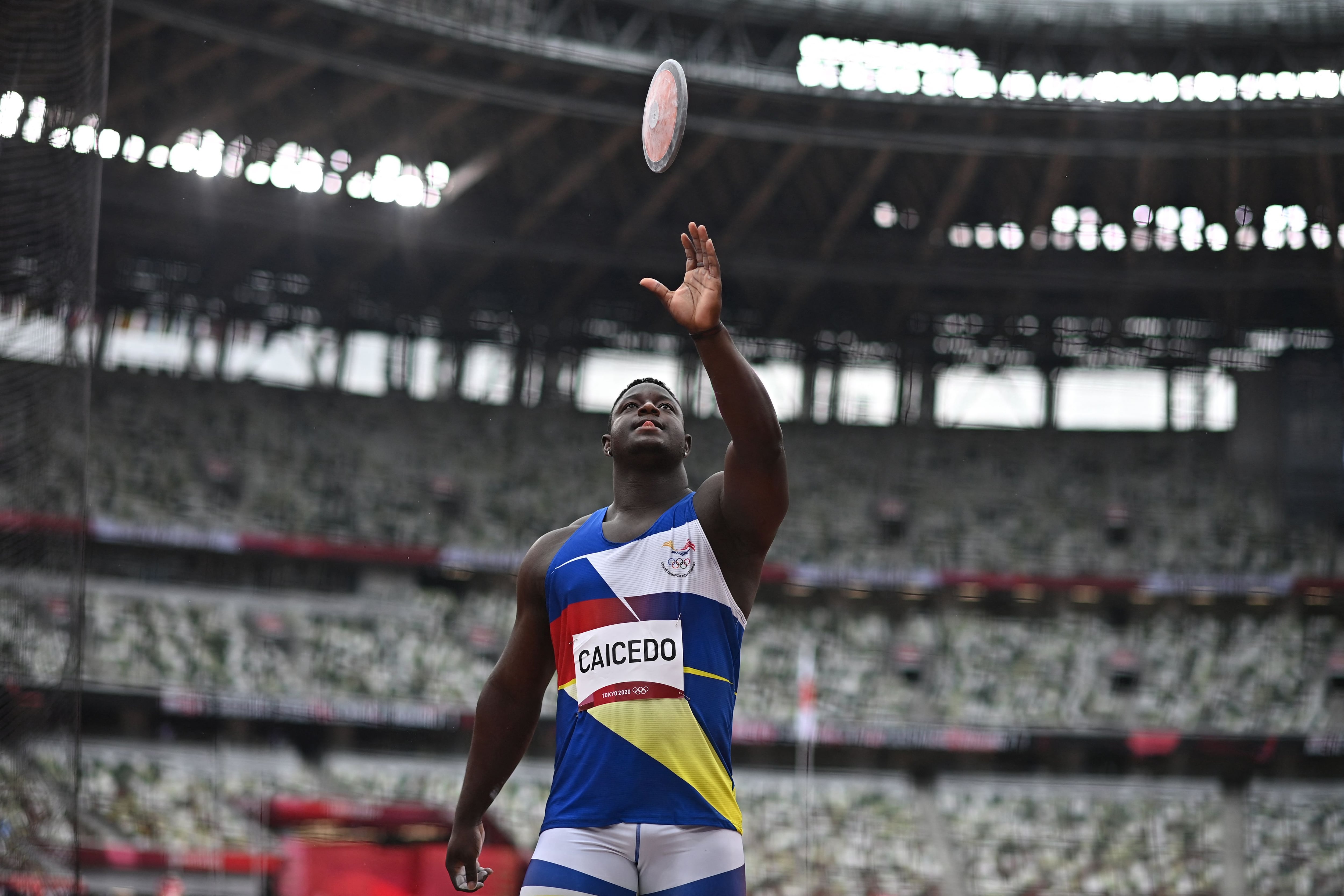 Comité Olímpico Ecuatoriano les aplica ‘ley del hielo’ al atleta Juan Caicedo y la tiradora Marina Pérez