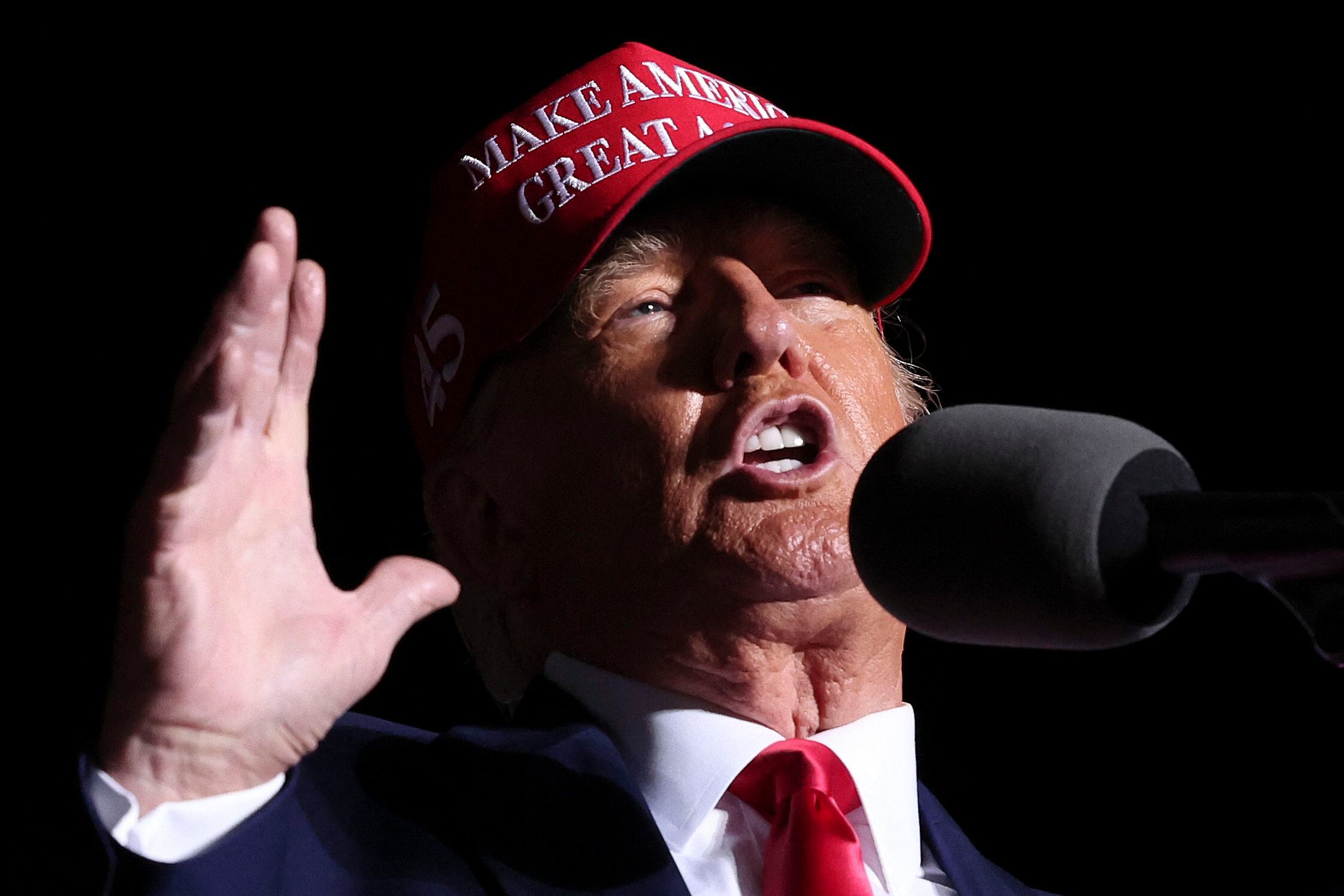 LATROBE, PENNSYLVANIA. El expresidente Donald Trump pidió en este estado a sus votantes que apoyen a los republicanos en las próximas elecciones para salvar "el sueño americano". Foto AFP